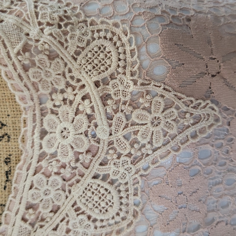 L&B Lace Blouse - Picture 2 of 6